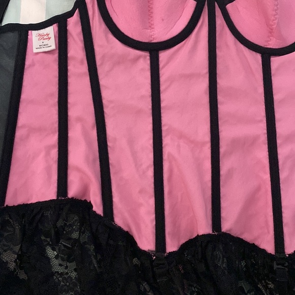 Hanky Panky - Pink with Black lace Corset - Size 8 - Picture 7 of 8